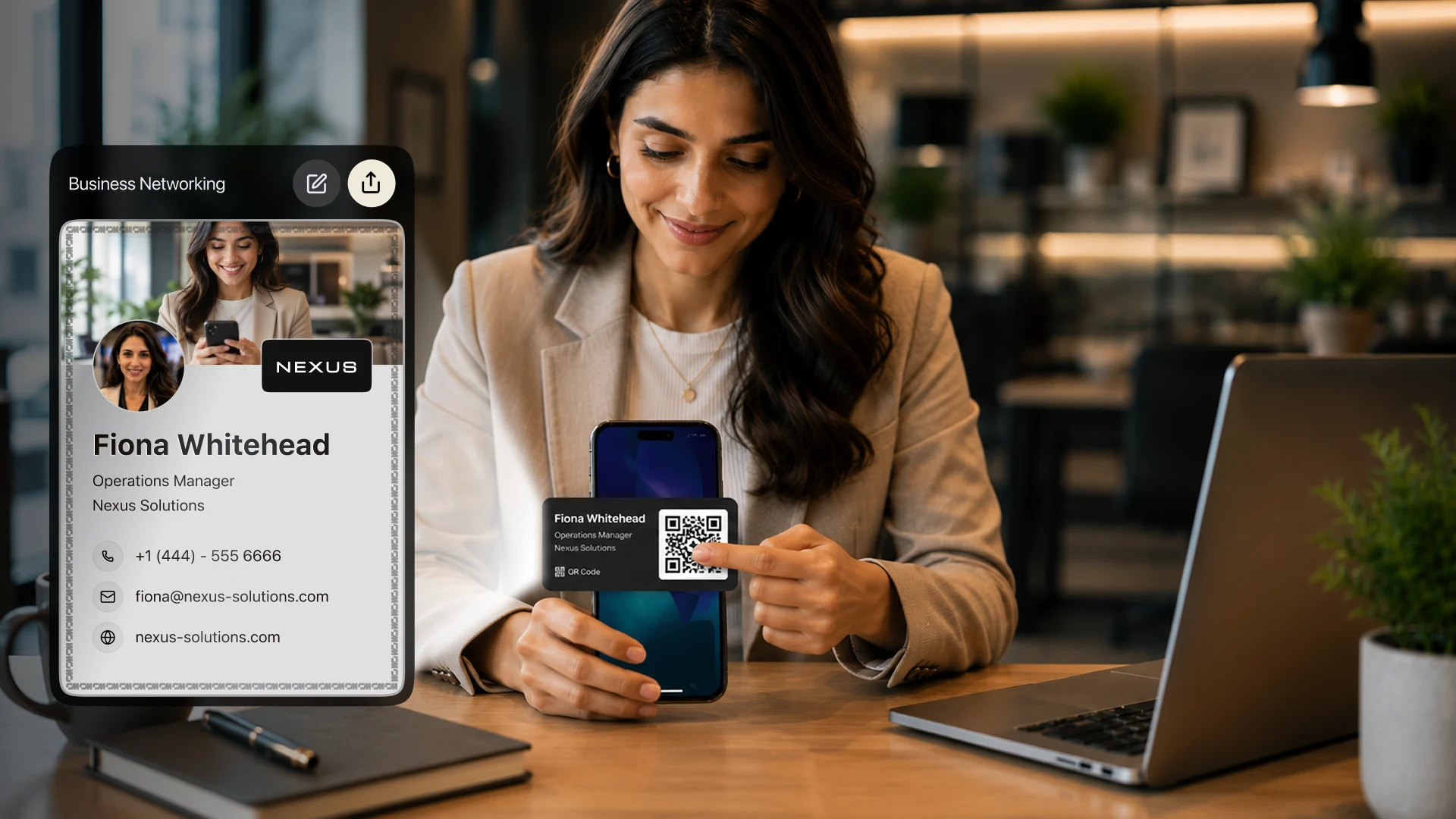 Profesional que presenta una tarjeta de billetera ConnectMachine directamente desde un teléfono